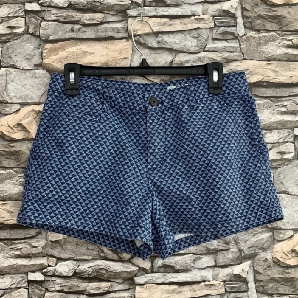 #168 Women’s Gap Geometric Diamond Navy Blue White Low Rise Summer Shorts Size 4